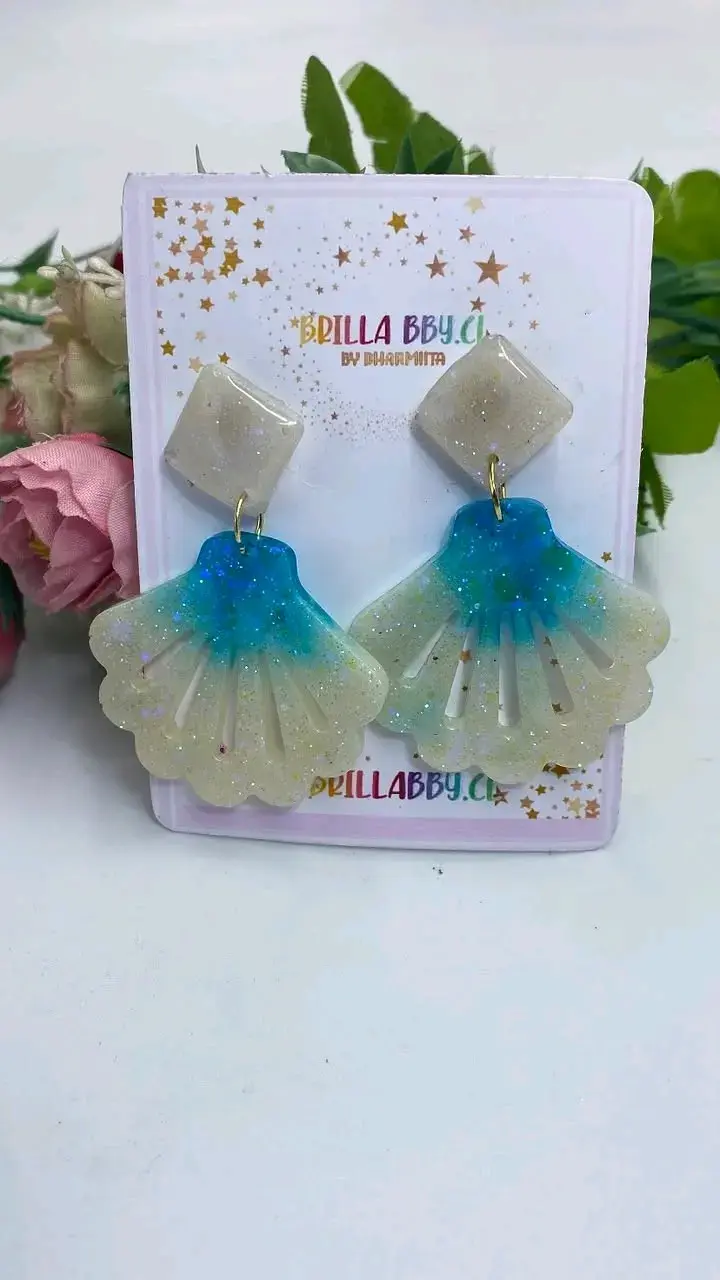 Aros colgantes de resina con diseño brillante - 6
