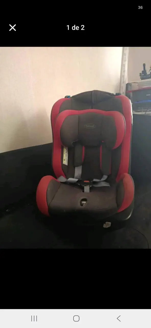 Silla de auto para bebé roja y negra - 1