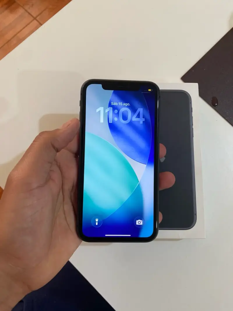 iPhone 11 64GB en buen estado - 1