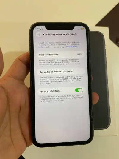 iPhone 11 64GB en buen estado - miniatura 2