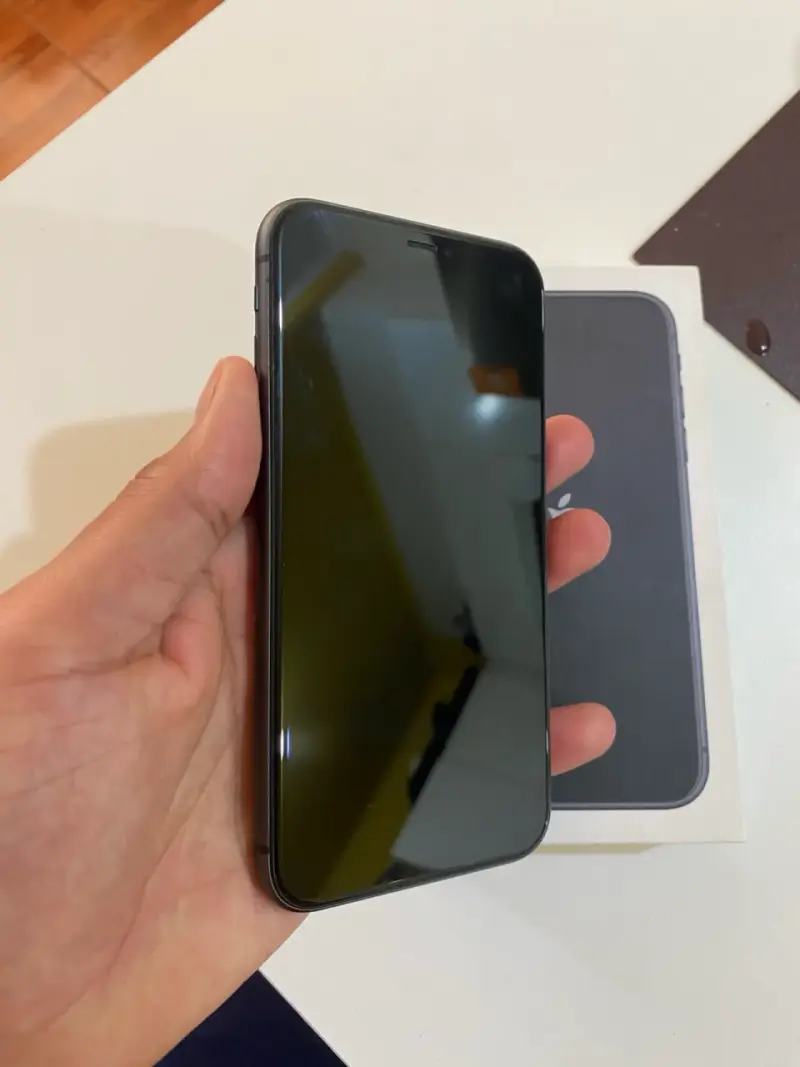 iPhone 11 64GB en buen estado - 4