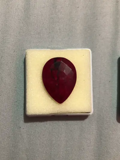 Gema de rubí en forma de lágrima - miniatura 2