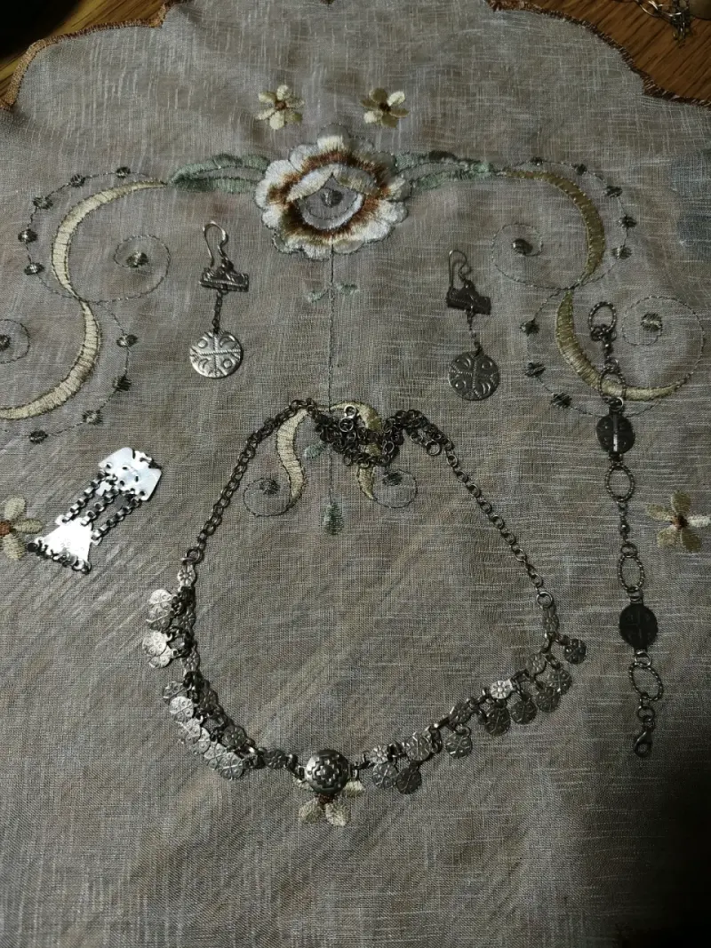 Conjunto de joyería de plata con diseño étnico - 1