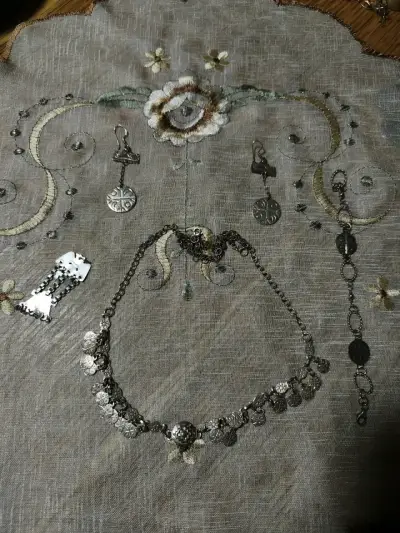Conjunto de joyería de plata con diseño étnico - miniatura 1