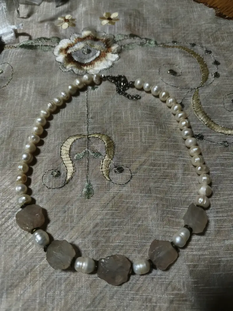Collar de perlas y cuarzos - 1