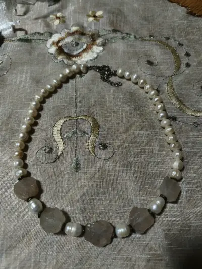 Collar de perlas y cuarzos - miniatura 1