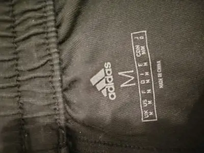 Shorts deportivos negros Adidas talla M - miniatura 2