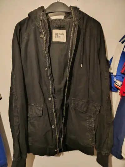 Chaqueta negra con capucha Old Navy talla M - miniatura 1