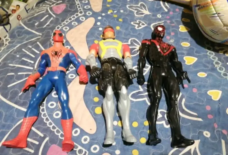 Set de juguetes vehículos y pistola de juguete