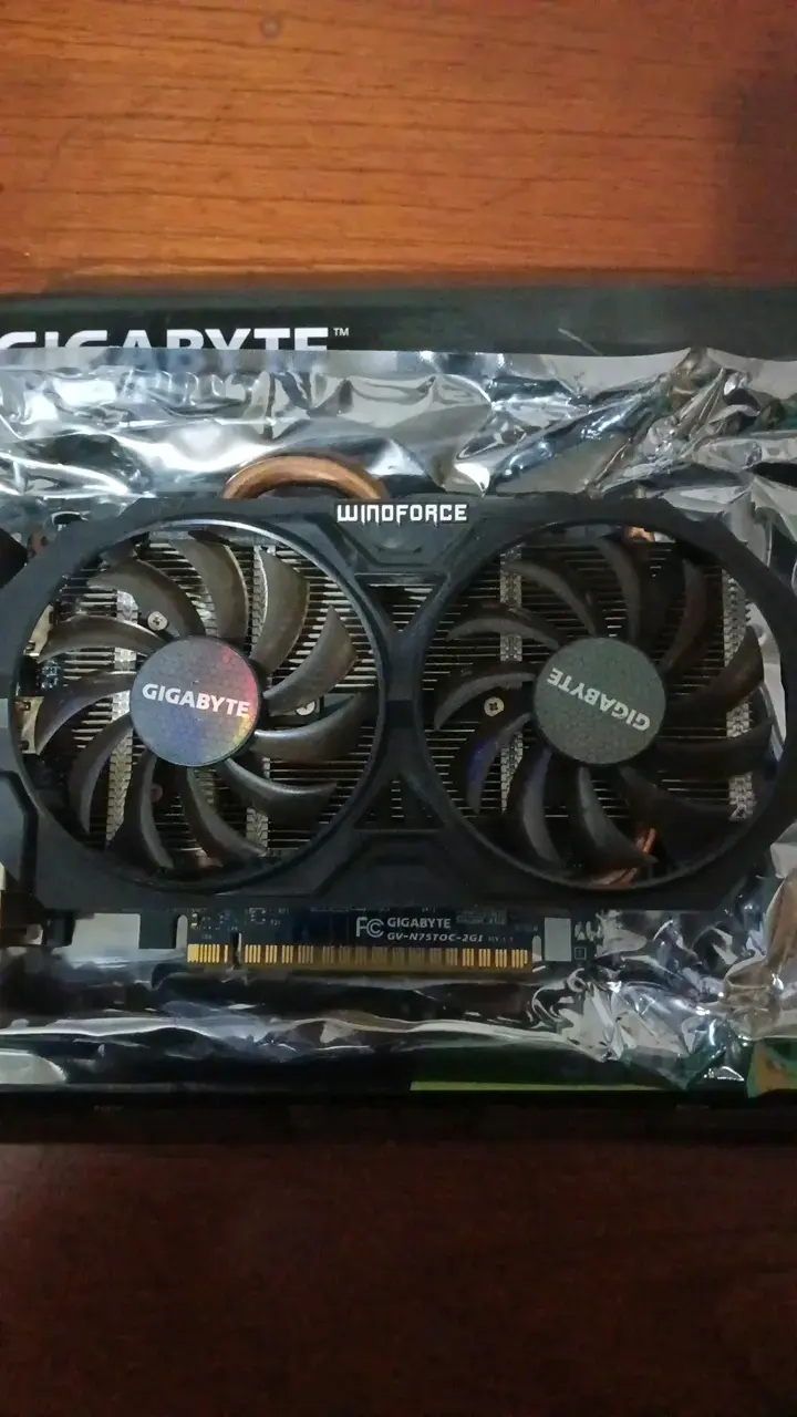 Tarjeta gráfica Gigabyte 750 ti 2g Windforce usada - 1