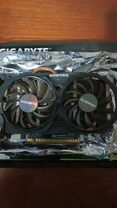 Tarjeta gráfica Gigabyte 750 ti 2g Windforce usada - miniatura 1