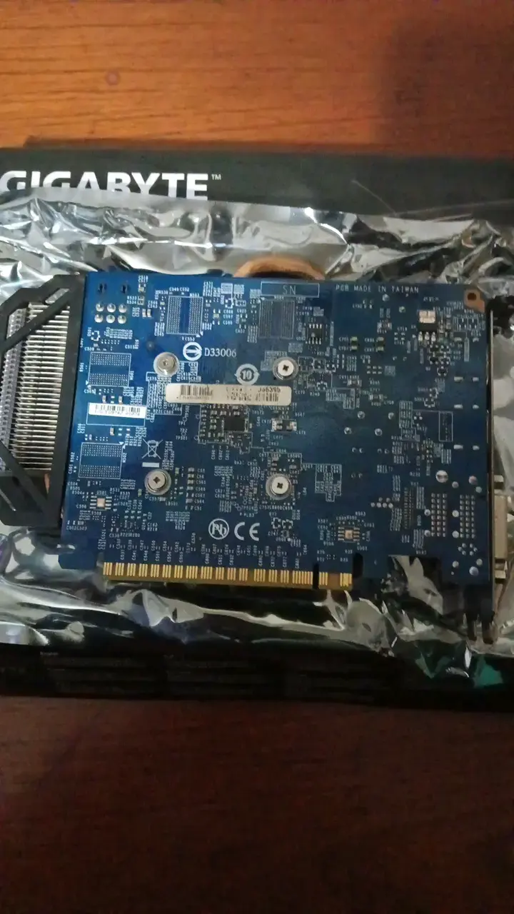 Tarjeta gráfica Gigabyte 750 ti 2g Windforce usada - 2