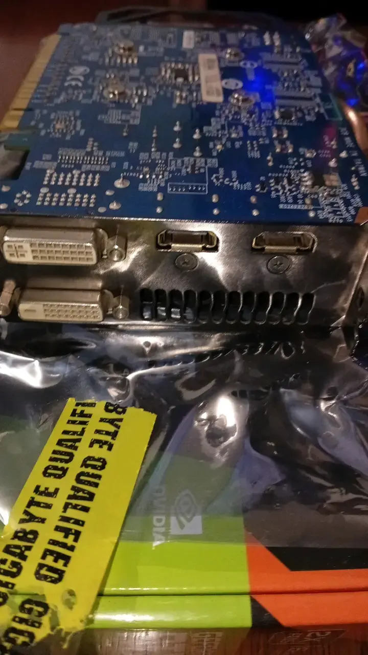 Tarjeta gráfica Gigabyte 750 ti 2g Windforce usada - 3