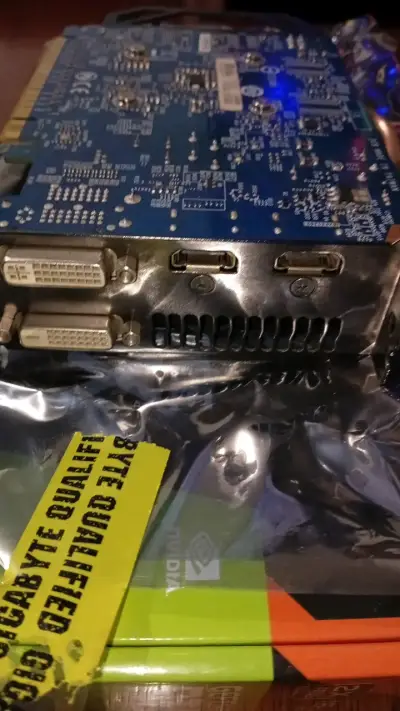 Tarjeta gráfica Gigabyte 750 ti 2g Windforce usada - miniatura 3