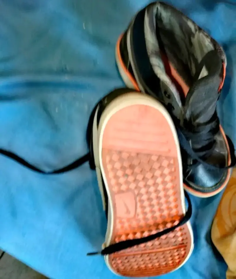 Zapatillas deportivas negras con logo - 2