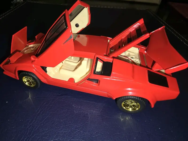 Auto Lamborghini Countach rojo 1:32 - 4