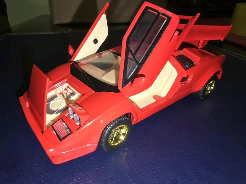 Auto Lamborghini Countach rojo 1:32 - 5