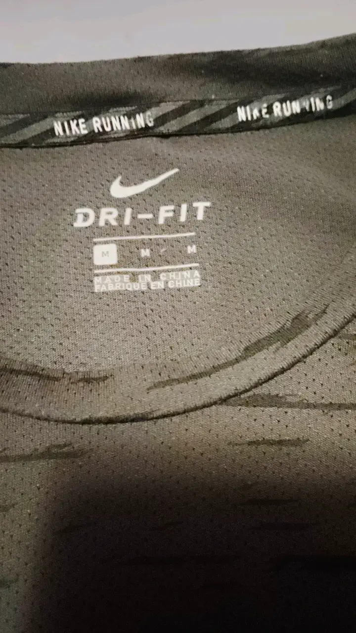 Polera Nike Running Dri-Fit gris un uso. - 2