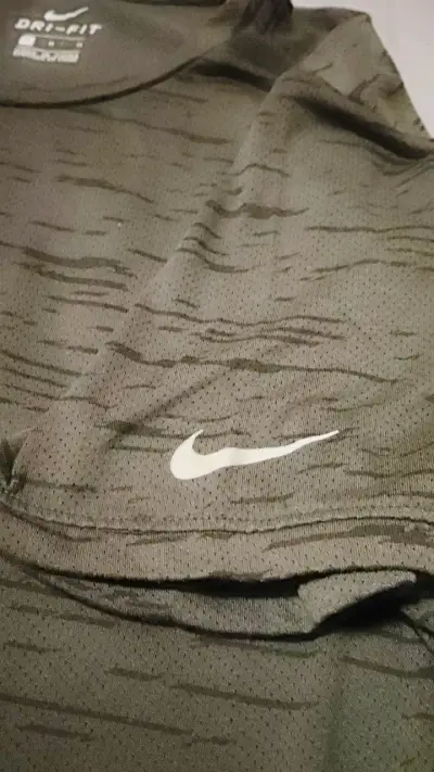 Polera Nike Running Dri-Fit gris un uso. - miniatura 3