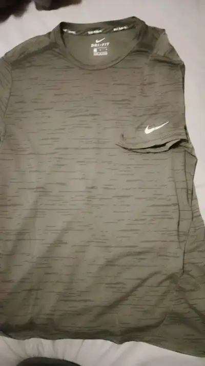 Polera Nike Running Dri-Fit gris un uso. - miniatura 1