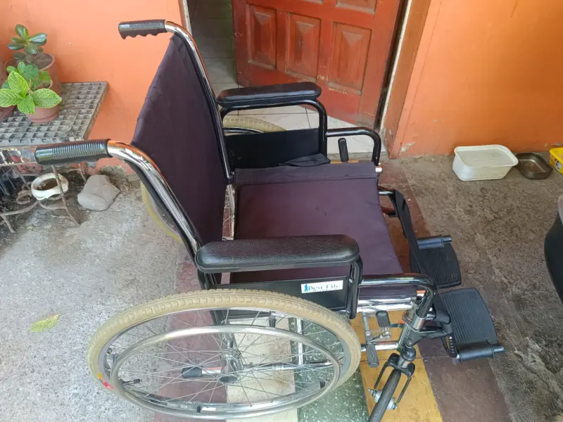 Silla de ruedas plegable en buen estado - 2