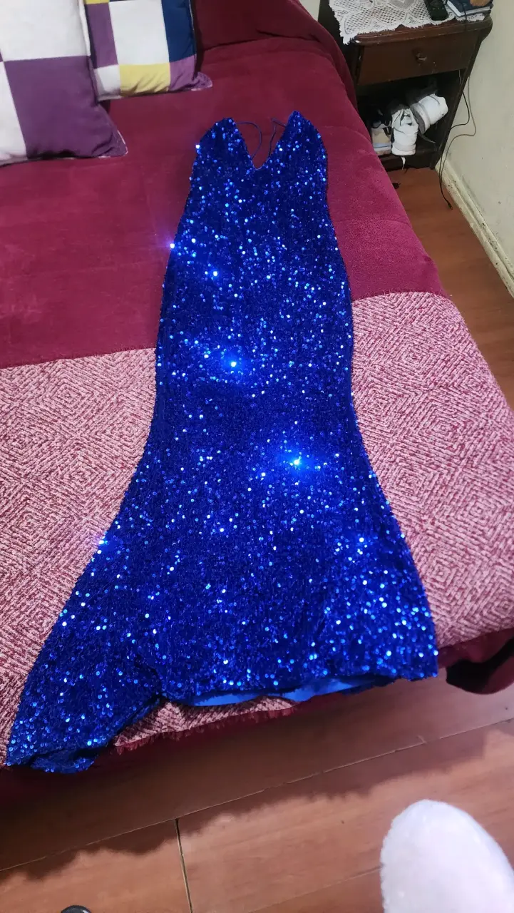 Vestido de fiesta azul con lentejuelas