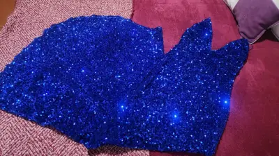 Vestido de fiesta azul con lentejuelas - miniatura 6