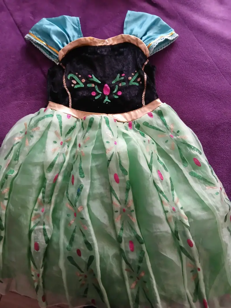 Disfraz de princesa para niña con detalles florales
