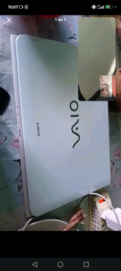 Laptop Sony Vaio blanca en buen estado - miniatura 1