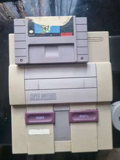 Consola Super Nintendo con juego y accesorios - miniatura 1