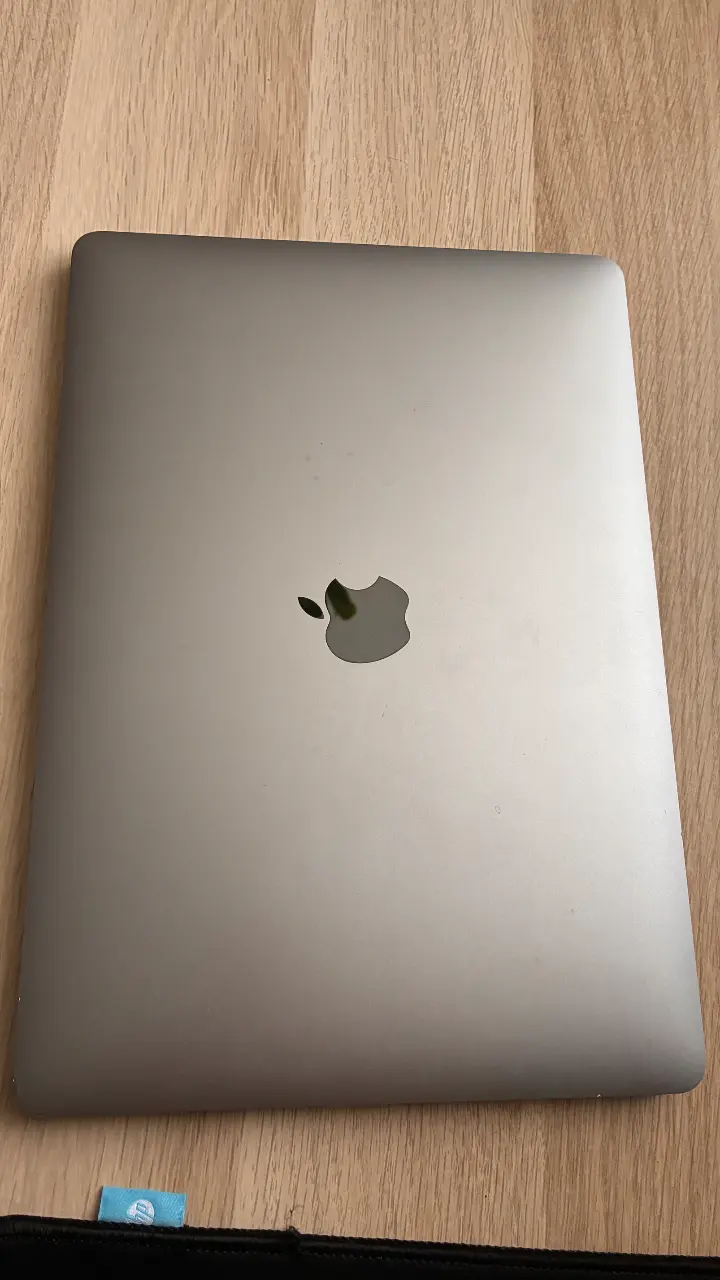 MacBook Pro M2 13.3 pulgadas 8GB RAM 256 gb ssd - 1