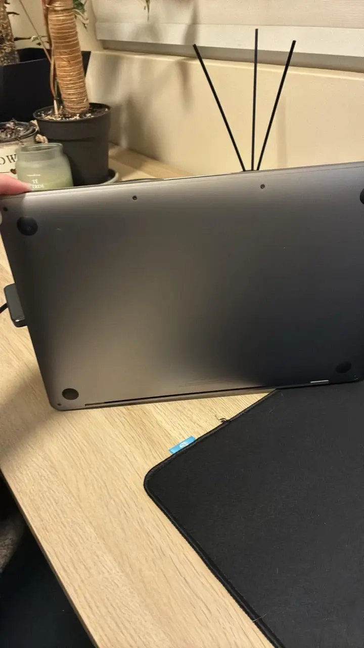 MacBook Pro M2 13.3 pulgadas 8GB RAM 256 gb ssd - 5