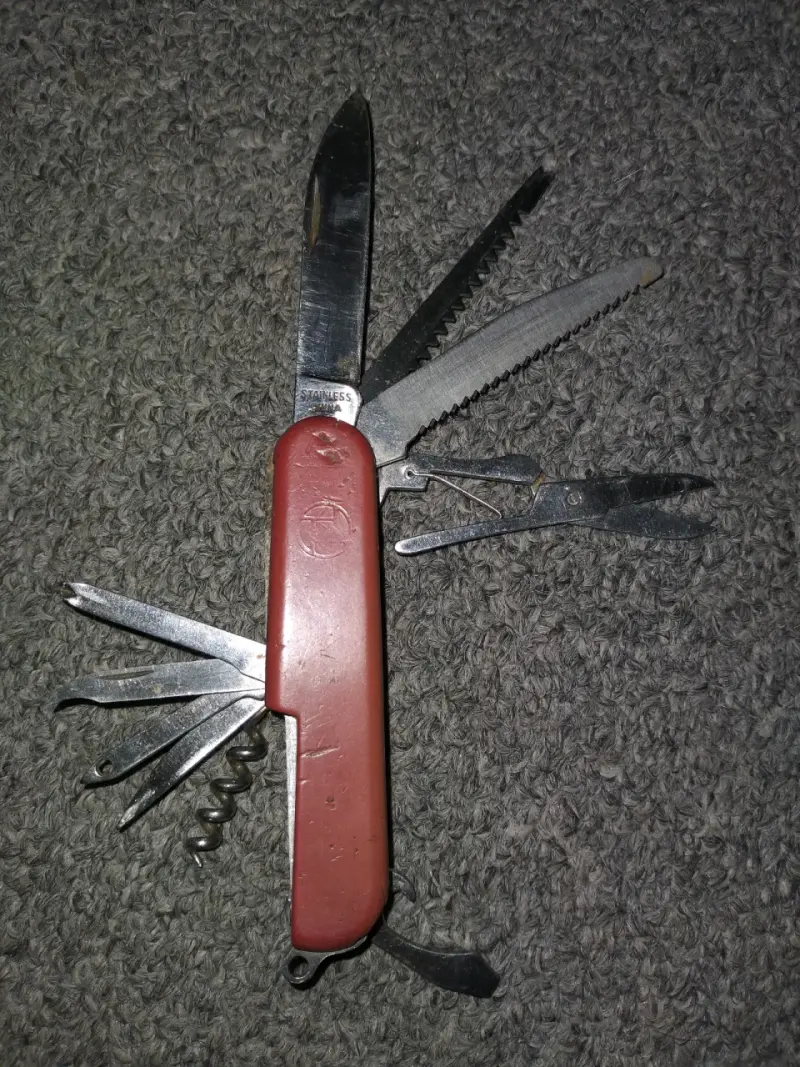 Navaja suiza multiusos roja con herramientas - 1