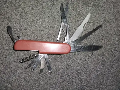 Navaja suiza multiusos roja con herramientas - miniatura 2