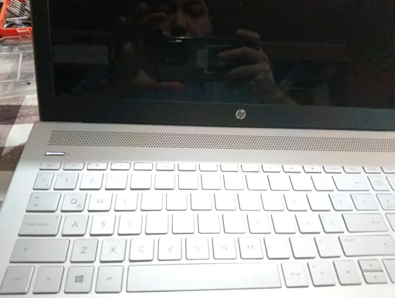 Laptop HP Pavilion con NVIDIA y RAM 8GB - 2