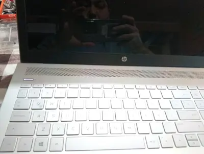 Laptop HP Pavilion con NVIDIA y RAM 8GB - miniatura 2