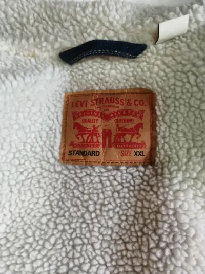 Chaqueta de Mezclilla Levi's con Forro de Borrego - miniatura 3