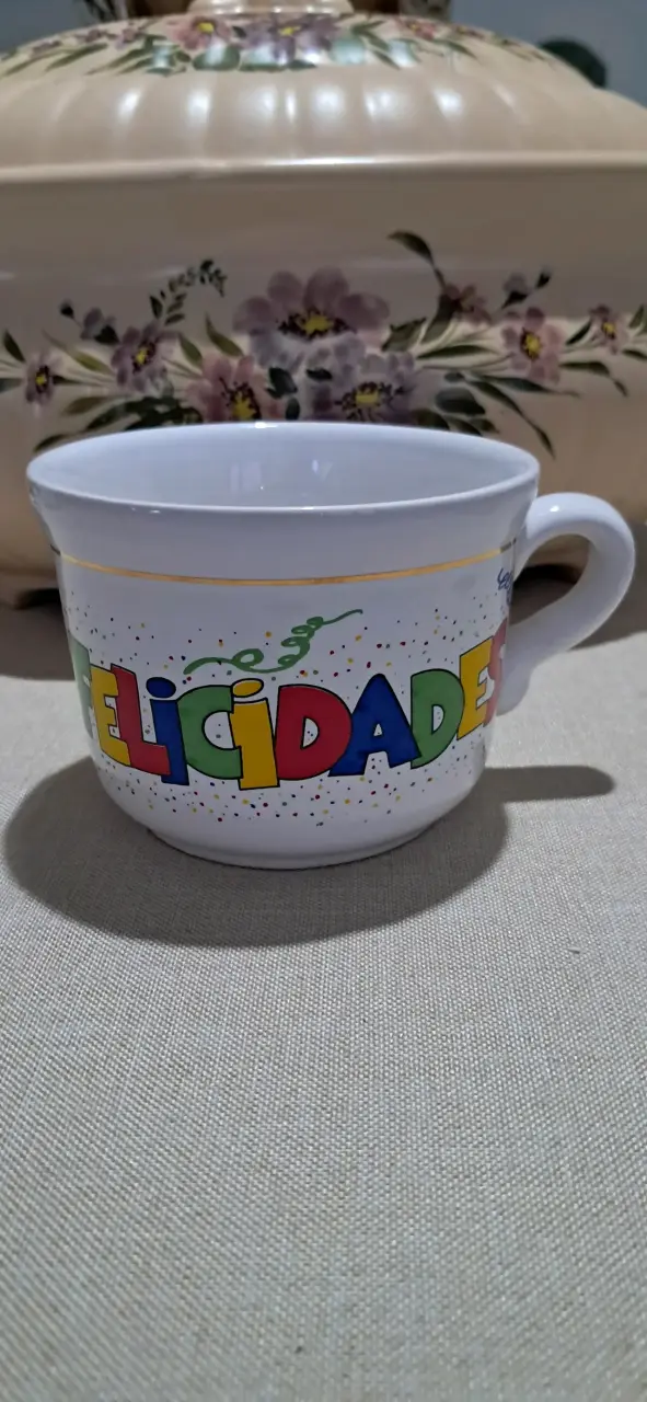 $9000 c/u tazas años 80 compradas tienda VILLAGE - 1
