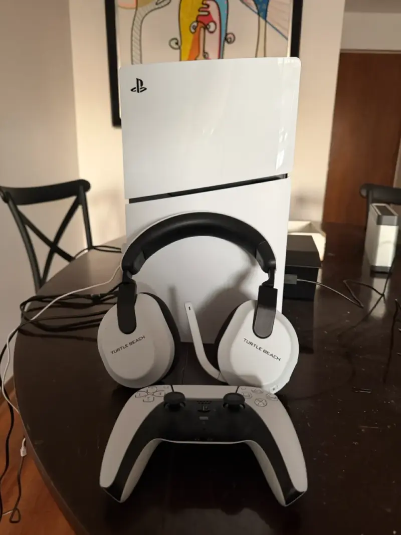 PlayStation 5 (Slim) + Audífonos Turtle Beach Stea - 1