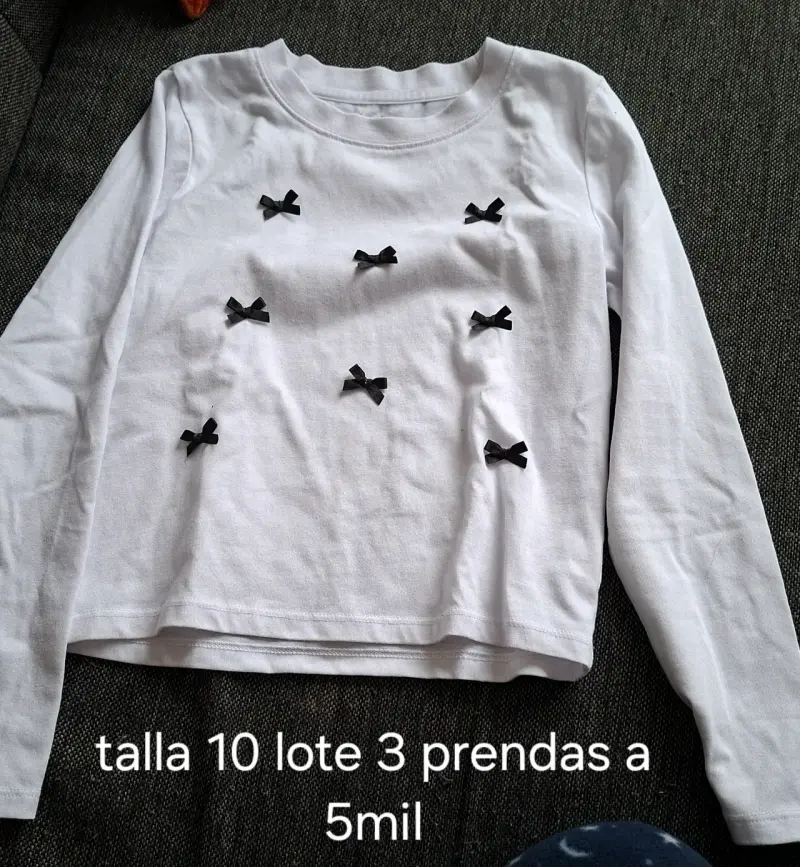 Lote de ropa infantil talla 10 con diseños variados - 1