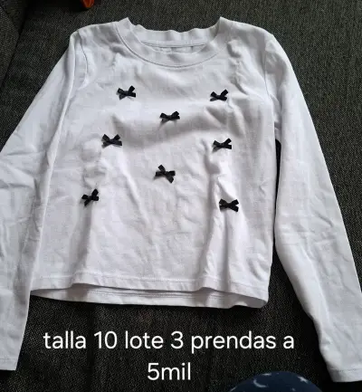 Lote de ropa infantil talla 10 con diseños variados - miniatura 1
