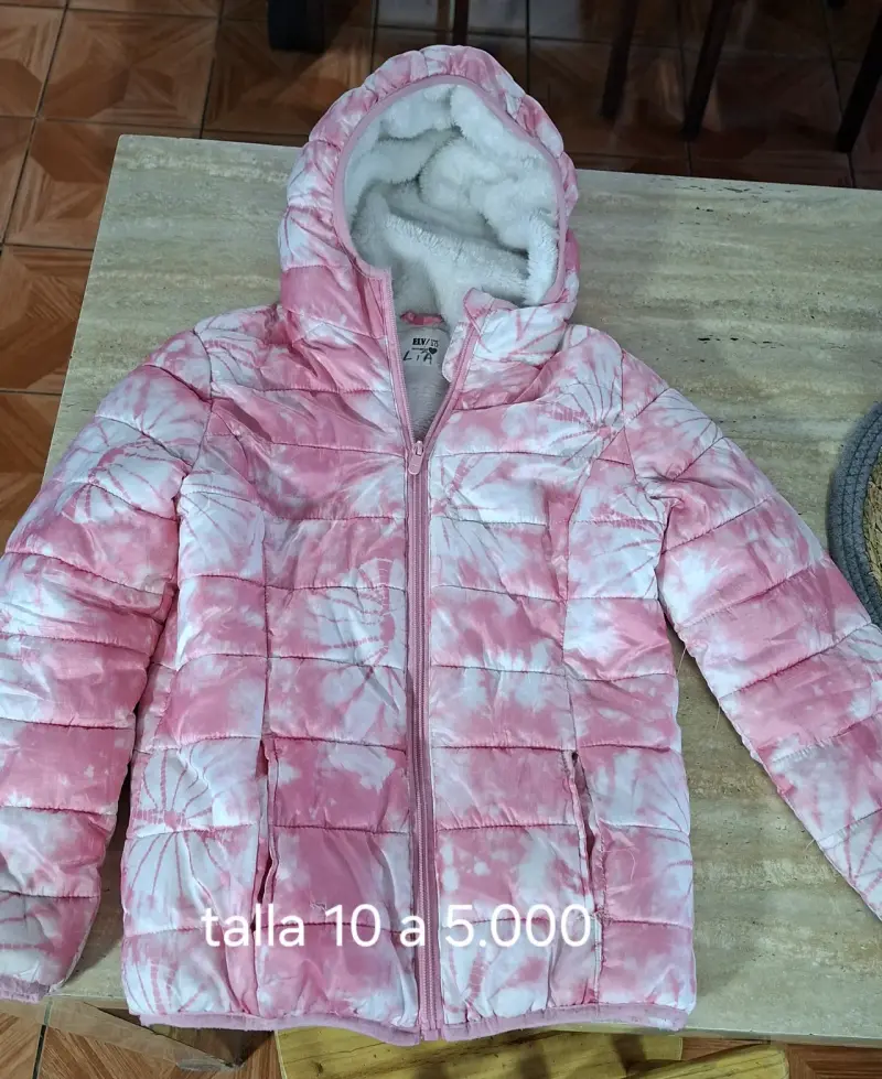 Lote de ropa infantil talla 10 con diseños variados - 2