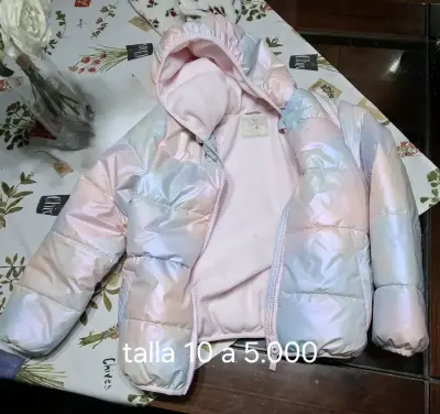 Lote de ropa infantil talla 10 con diseños variados - miniatura 3