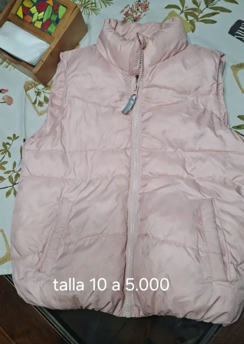 Lote de ropa infantil talla 10 con diseños variados - 5