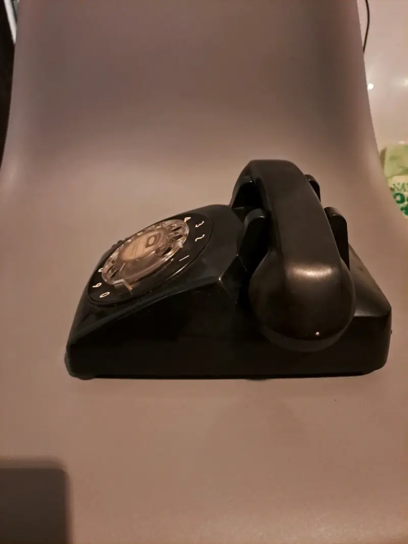 Teléfono de disco vintage negro en buen estado - 3