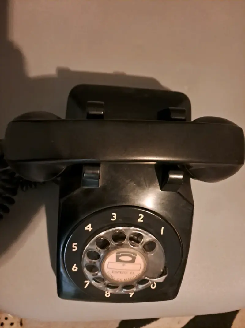 Teléfono de disco vintage negro en buen estado - 4