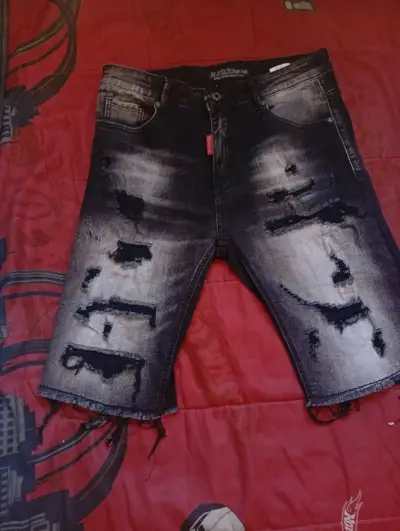 Shorts de mezclilla desgastados para hombre - miniatura 1