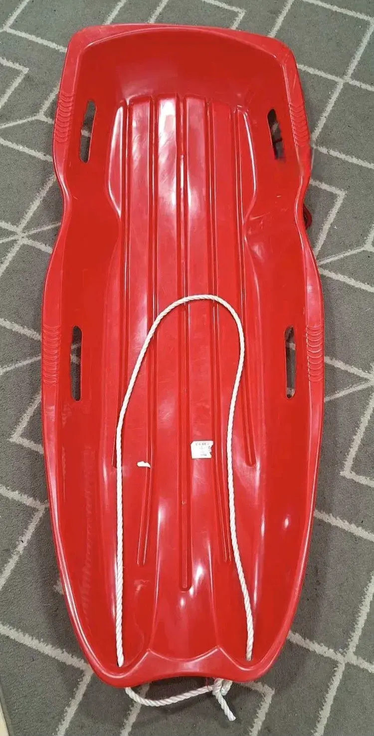 Trineo de plástico rojo con cuerda - 2