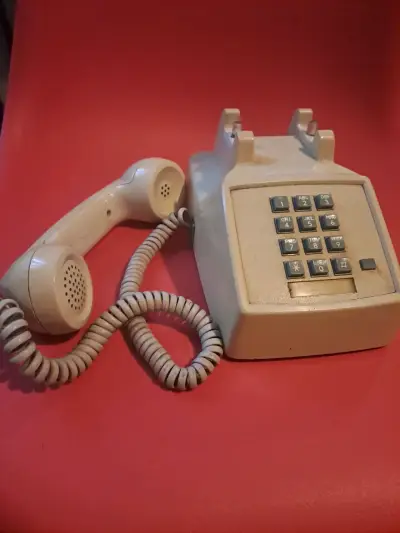 Teléfono fijo vintage beige con cable - miniatura 3