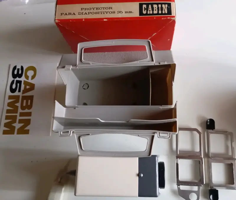 Proyector de diapositivas Cabin 35mm con estuche - 3